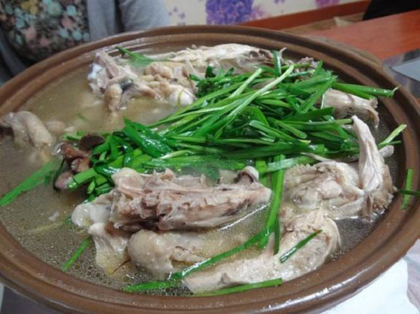 산닭백숙 이미지