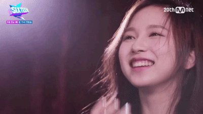 트와이스 미나 이 표정 뭔가 재밌어보여 | 인스티즈