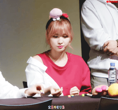 공기놀이하는 모모.gif | 인스티즈