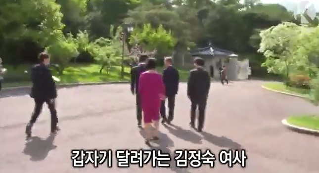 오늘자 문재인 대통령 출근길 .jpg | 인스티즈
