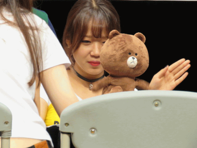 움직이는 곰돌이 인형을 선물받아 신난 ioi 유정이 | 인스티즈