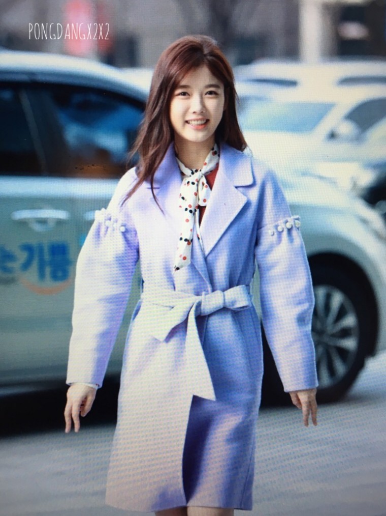 전날 사랑니 빼서 얼굴 부은 김유정 .JPG | 인스티즈