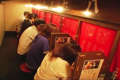 동양 vs 서양 혼자밥먹는거 차이점.jpg | 인스티즈