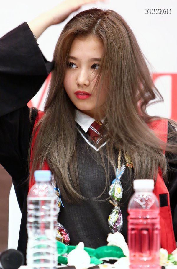 머리 묶는거랑 푼거랑 갭이 큰거같은 여자아이돌 .jpg | 인스티즈