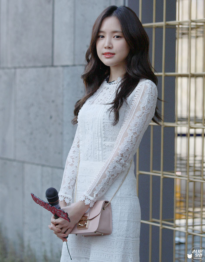 [에이핑크] 손나은 여성스런 분위기.jpg | 인스티즈