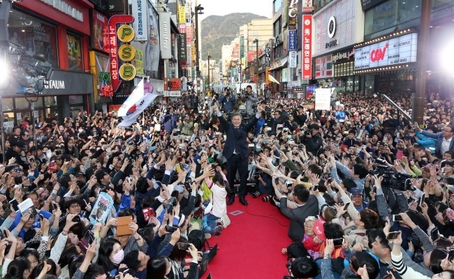 언론에 잘 나오지 않는 문재인 유세현장 (4월22일 부산, 21일 인천) [출처] 경인선 | 인스티즈