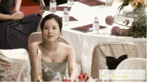 조련하는 문채원.gif | 인스티즈