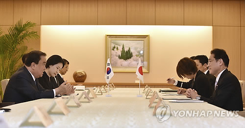 문희상 특사 일본에서 회동하는 사진 | 인스티즈
