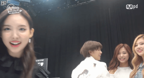 [트와이스] 윙크 깎는 장인.gif | 인스티즈