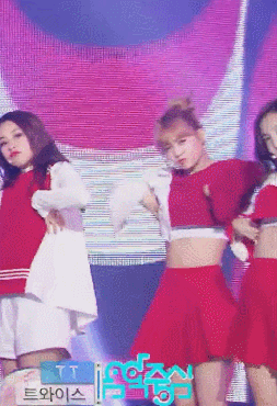 [twice] 오늘자 트와이스 모구리 모모 움짤.gif | 인스티즈