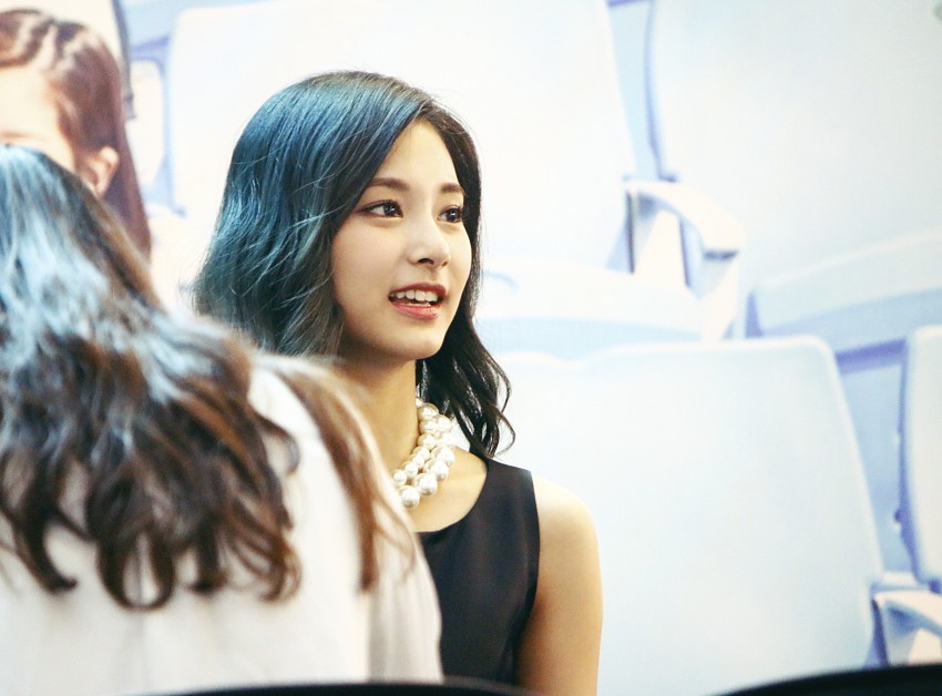[트와이스] 갈수록 더더욱 이뻐지는 쯔위 움짤들.gif | 인스티즈