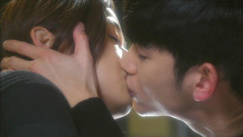 전지현의 연예계에서 첫키스 상대가 김수현이였다? | 인스티즈