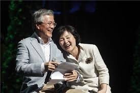 문재인이 여성들에게 인기있는 이유 중 하나라고 생각되는 것.jpg | 인스티즈