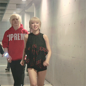 난쟁이 똥자루만한 초아가 신난모습.gif | 인스티즈