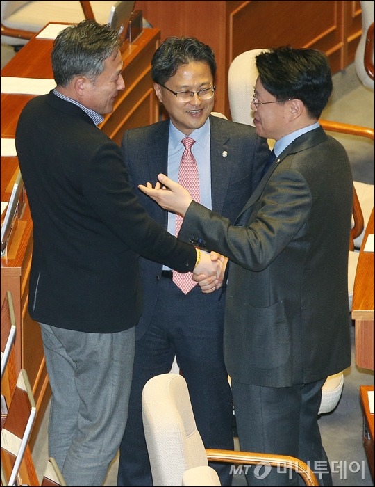 화해하는 표창원 장제원 .jpg | 인스티즈
