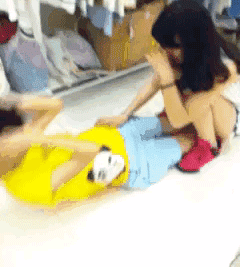 지루하지 않게 매일매일 윗몸일으키기 하는 방법.gif | 인스티즈