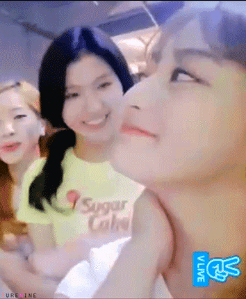 [트와이스] 지효 볼만 보면 뽀뽀하고 싶은 사나 | 인스티즈