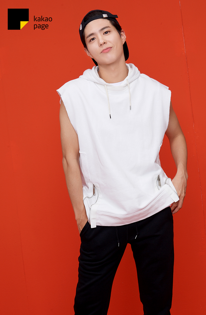 자기가 찍은 광고 사진 가져가는 박보검.gif | 인스티즈