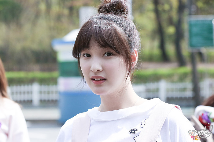 [데이터주의] 라붐에서 탱탱볼을 맡고 있는 율희.jpgif | 인스티즈