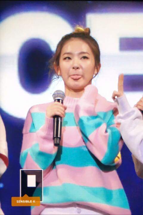 레드벨벳 슬기 버릇.gif | 인스티즈