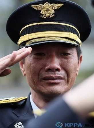한국에선 존경받고 대우받지 못하는 사람들 | 인스티즈