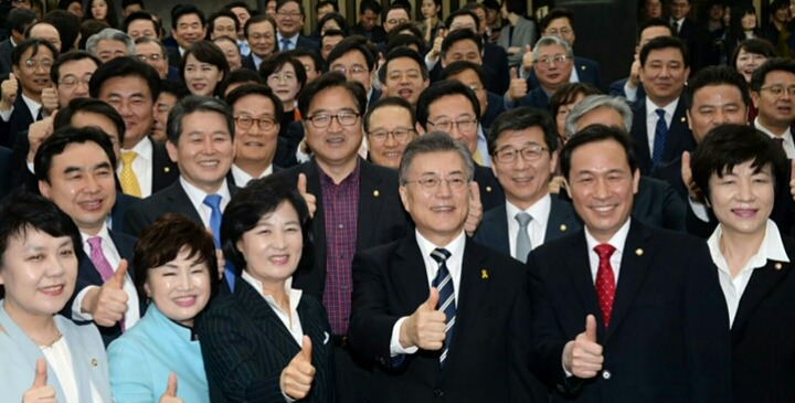 문재인과의 단체 엄지샷.jpg | 인스티즈