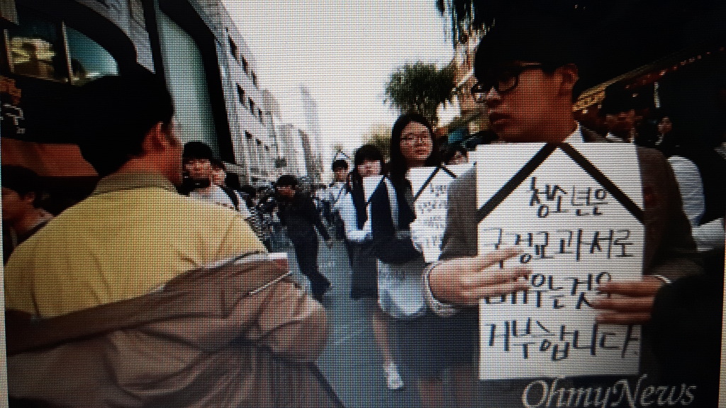 어른답지 못한 어른에게는 욕해도 된다 VS 그래도 어른은 어른 절대로 욕하면 안된다 | 인스티즈