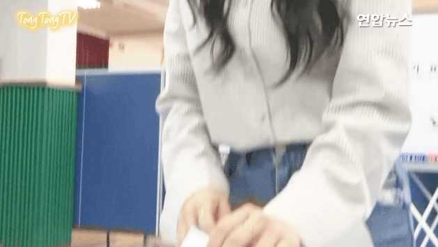 170509 대선투표하는 나연+지효, 정연 | 인스티즈