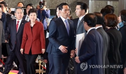 오늘자 국회 방문한 박근혜 | 인스티즈