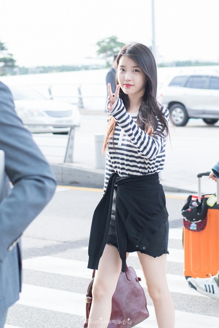 단가라 정석으로 코디한 아이유.jpg | 인스티즈
