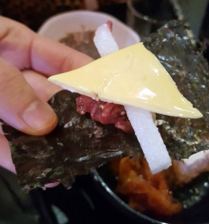 요즘 인기폭발이라는 치즈 크림 육회...jpg | 인스티즈