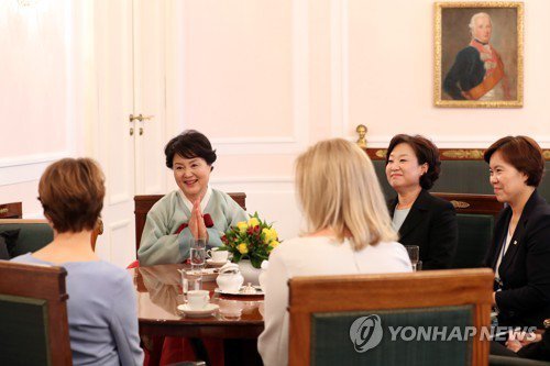 독일 대통령 부인과 만난 김정숙 여사 | 인스티즈