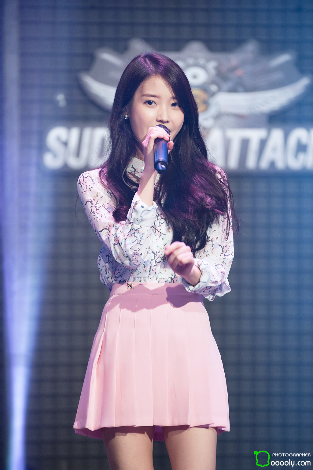 [16.03.01] 서든어택 챔스리그 결승전 축하공연 아이유 직찍.jpg | 인스티즈