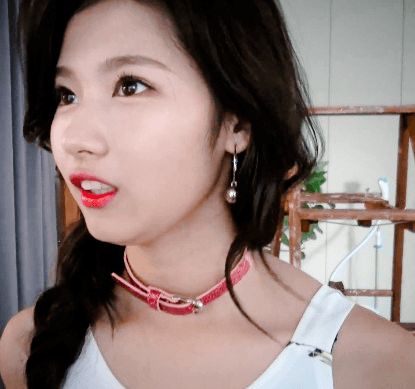 [twice] 오늘자 미나토자키 사나 움짤.gif | 인스티즈