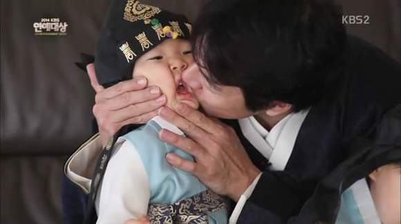 삼둥이네 이미지