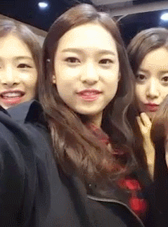 로리취향은 아니지만 좋아하는 걸그룹.gif | 인스티즈