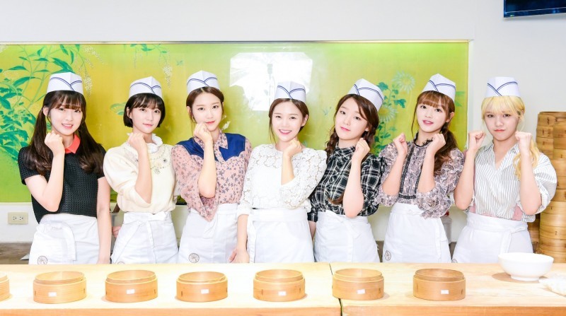 2017년 첫 오마이걸.JPG | 인스티즈