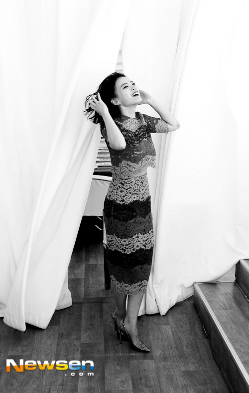 160519 칸 바다와 깔맞춤한 시스루를 입은 천우희 | 인스티즈