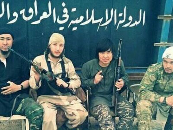 동아시아인으로 추정되는 ISIS 멤버들 .JPG | 인스티즈