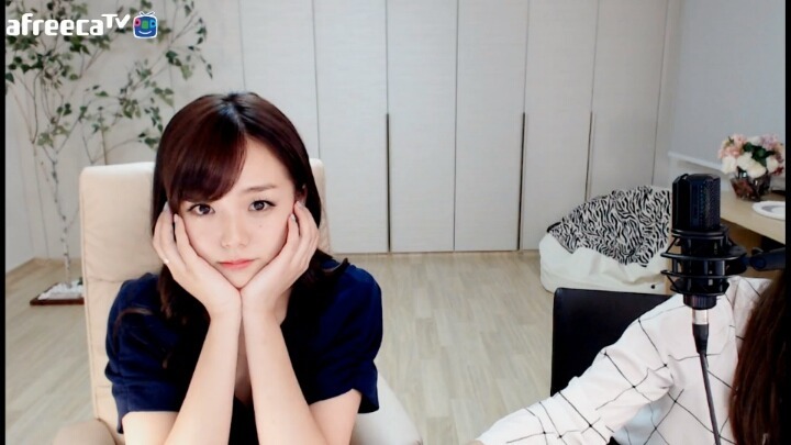 진짜 예쁜여자가 아프리카 캠빨까지 받으면 생기는일.gif | 인스티즈