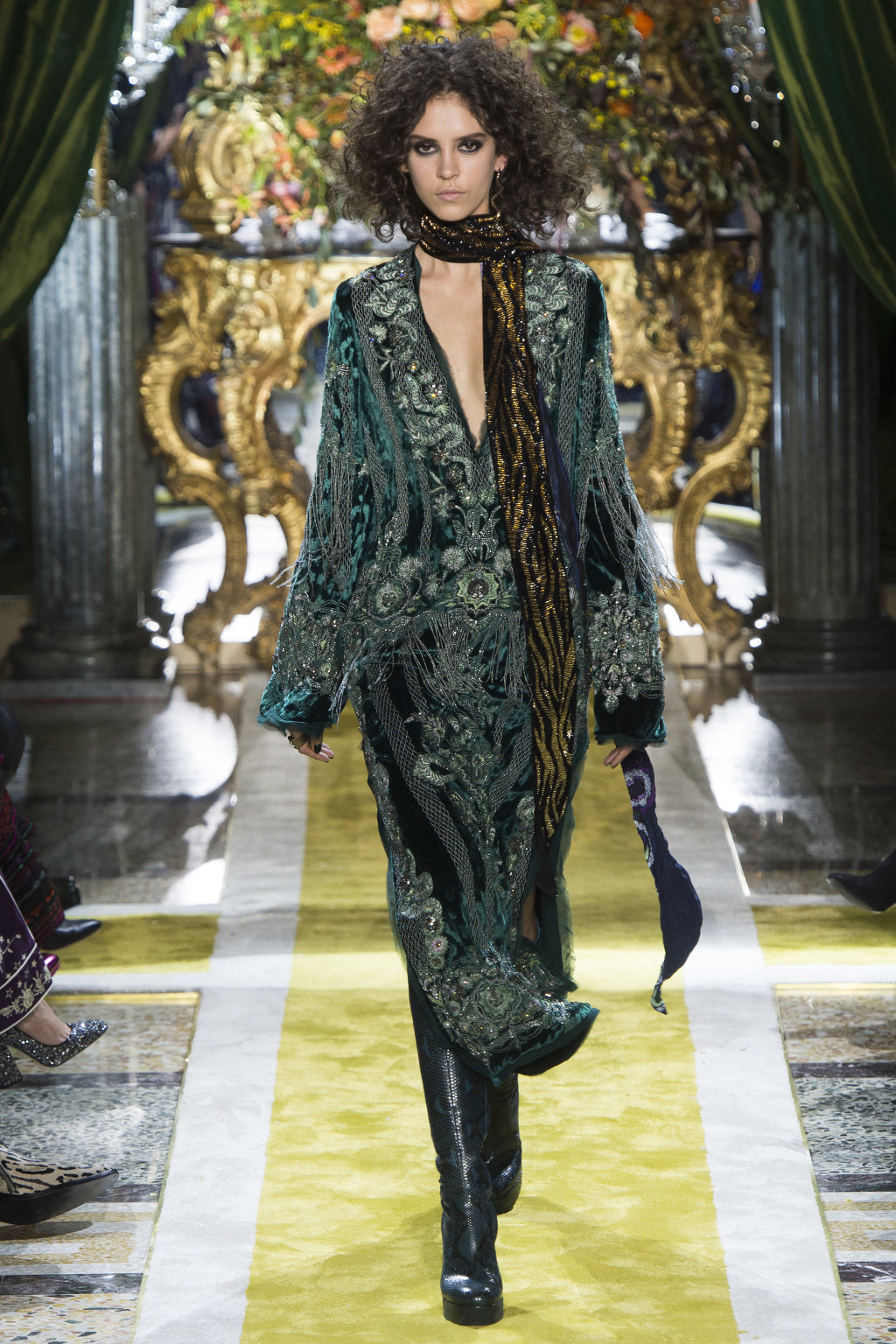 Roberto Cavali 2016 FallWinter RTW Milan | 인스티즈
