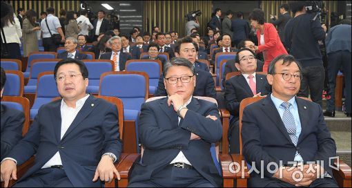 오늘자 신난 더민주, 침통한 새누리 | 인스티즈