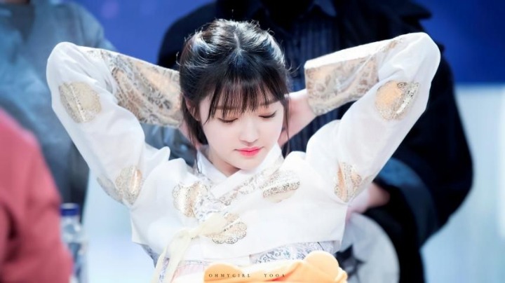 팬싸에서 한복입은 유아.jpg (오마이걸) | 인스티즈