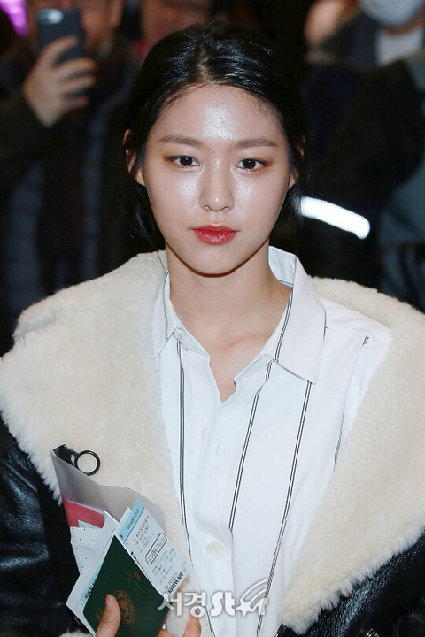 171215 오늘자 잇몸아픈 설현 | 인스티즈