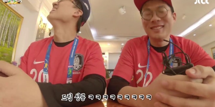 쉬지않고 게겐프레싱하는 북한 옥류관 직원.jpg | 인스티즈