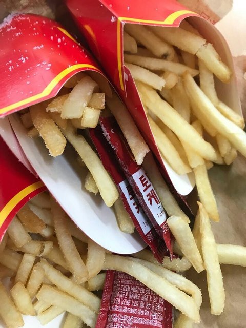 고객 엿먹이는 명동 맥도ㄴㄷ 직원.이거 문제있는거 아닌가요?? | 인스티즈