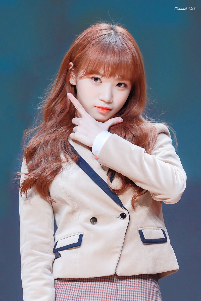 스쿨룩스 모델답게 교복이 잘 어울리는 아이즈원 | 인스티즈