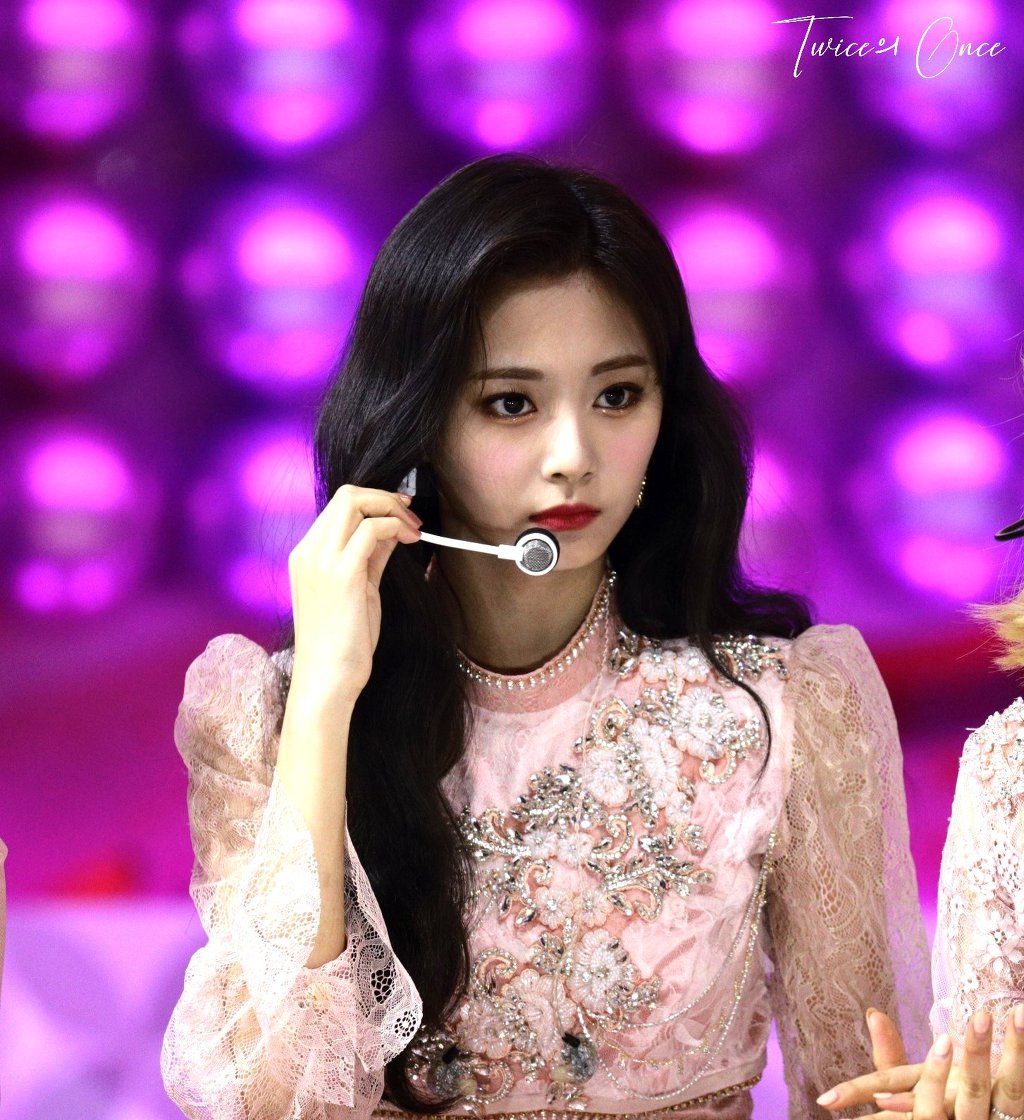 어제 골든디스크어워즈 트와이스 쯔위의 미모ㄷㄷㄷ.jpgif | 인스티즈
