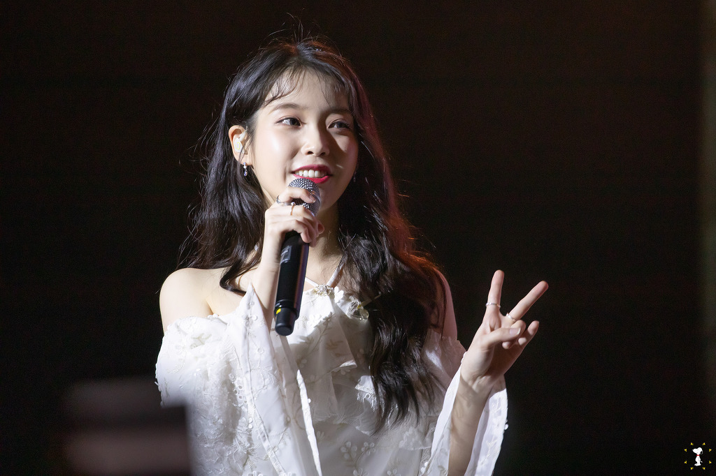 190517 아이유 dlwlrma - 금요일에 만나요 + 삐삐 + 봄 사랑 벚꽃 말고 + 너의 의미 + 좋은 날+ 레옹 + 팔레트 + 밤편지 연세대 아카라카 | 인스티즈