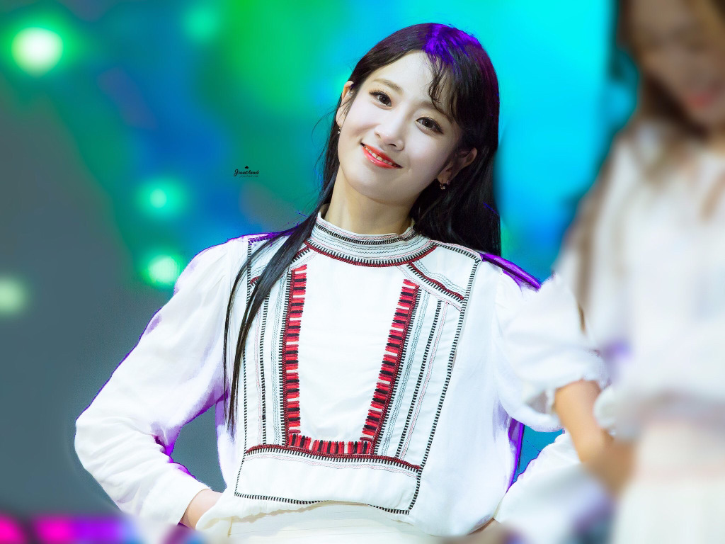 [러블리즈] 아침부터 조금 쌀쌀한 날씨인 것 같아서 지애 | 인스티즈